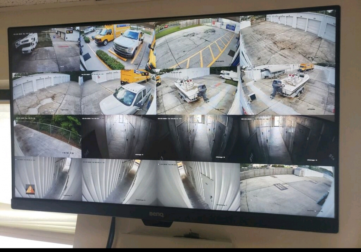 24/7 security cameras 